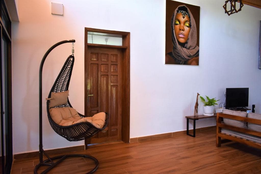 Private Backdoor Villa with big swimming pool and services of chef included